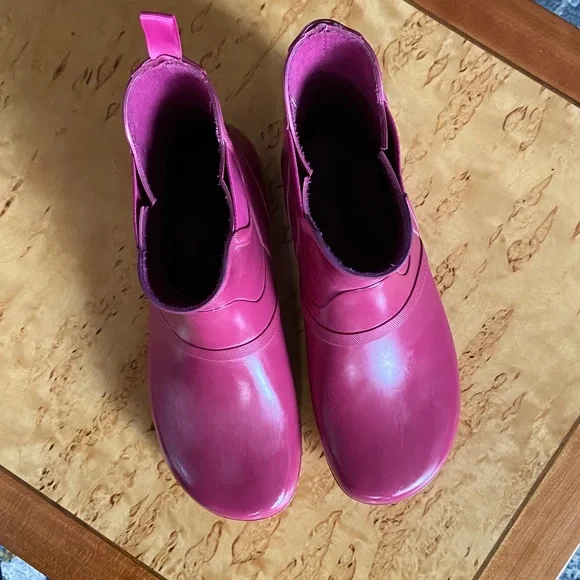 Fuchsia Barefoot Rain Boots - Picture 4 of 5